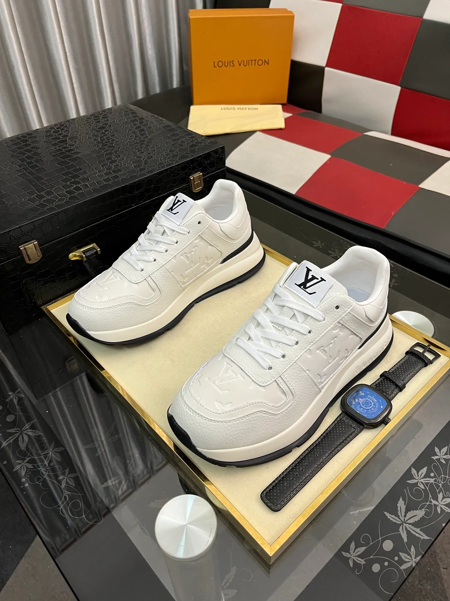 Men's shoes💰438⌚️⌚️《Louis vuitton/LV Louis Vuitton》original quality.~ Unique modern style sneakers. 🏃A must-have casual shoe for trendy men😍😍 Original brand imported from Italy, imported original leather, cowhide lining (refuses to discolor and grind feet) Sole: Original sole provided by the original factory, French lazy style design ⚠️Fit to the feet Original quality code number: 38-443️⃣Colors available